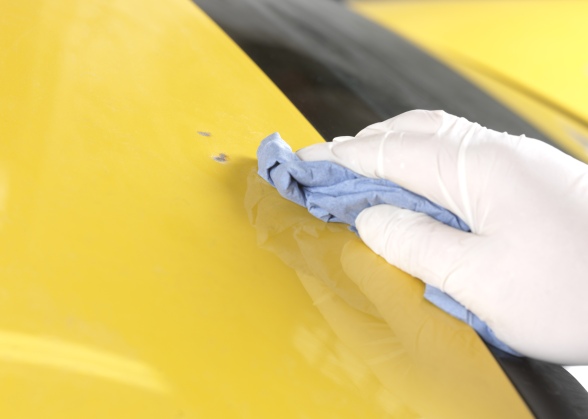 Устранение повреждений крыши автомобиля, вызванных градом или гравием